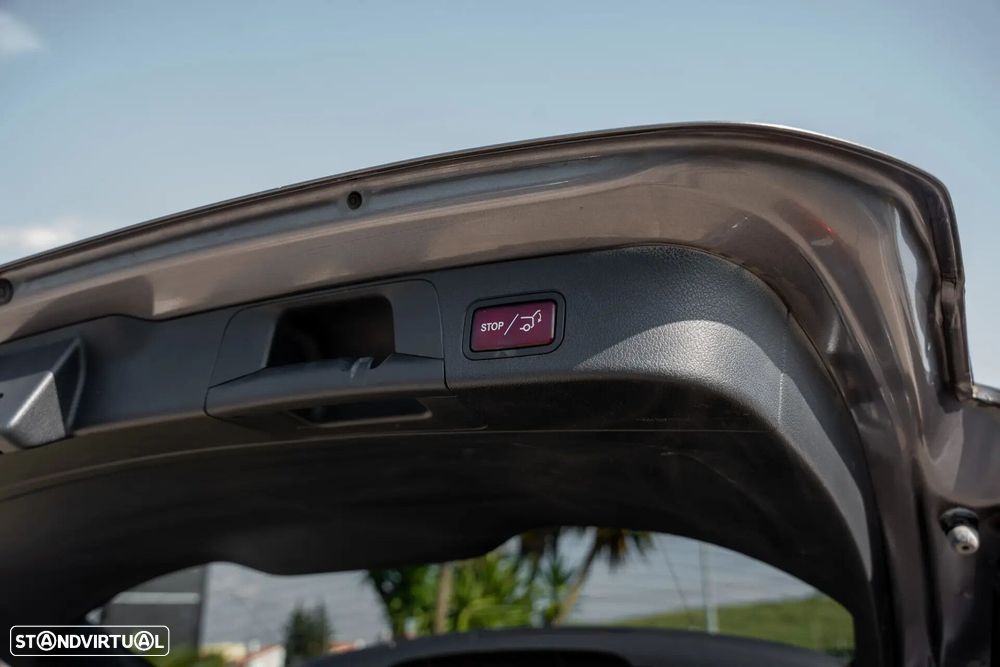 Mercedes-Benz GLB 180 d Progressive - 17