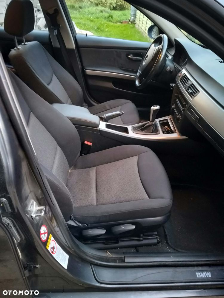 BMW Seria 3 320i - 5