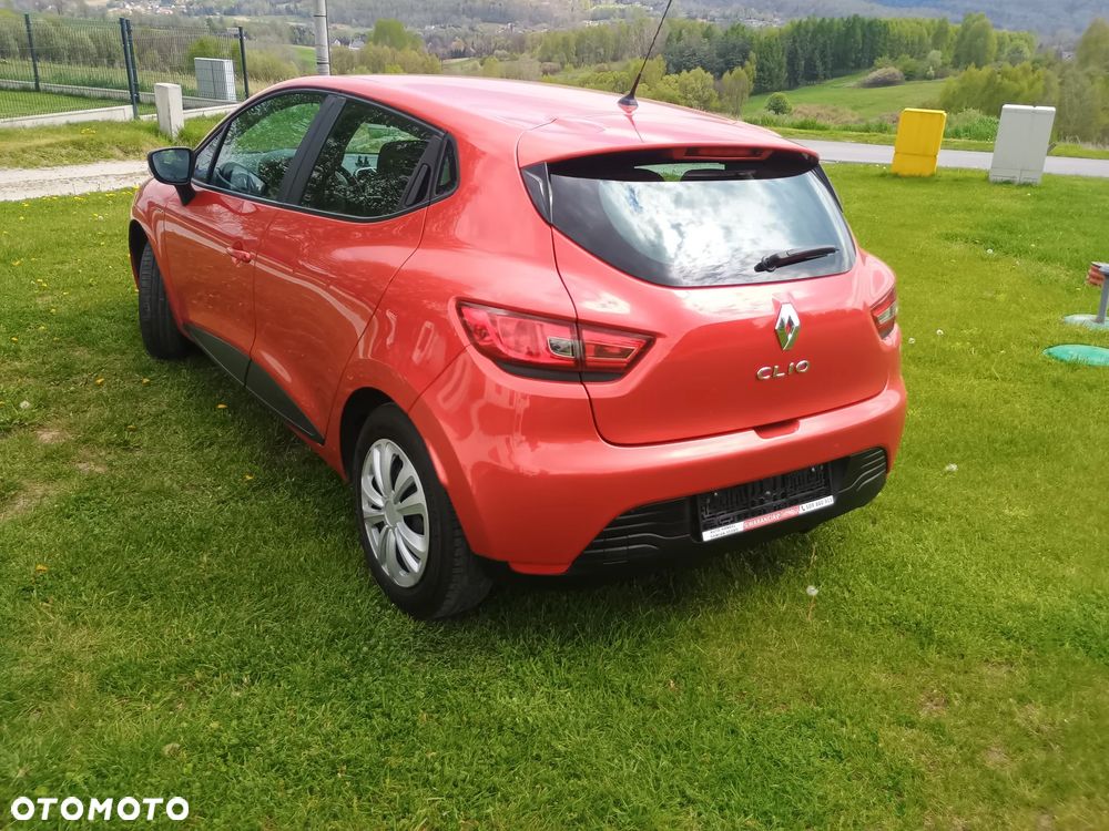 Renault Clio 1.2 16V 75 LIMITED - 10