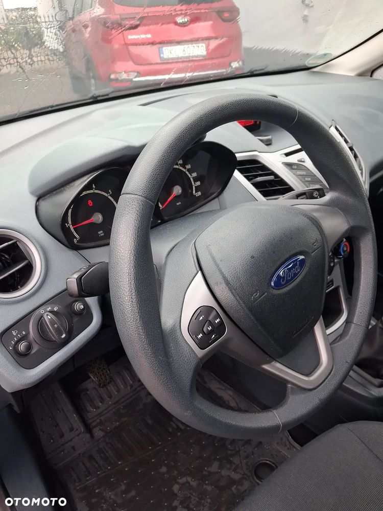 Ford Fiesta - 9