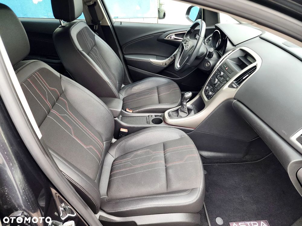 Opel Astra 1.4 Turbo 150 Jahre - 28