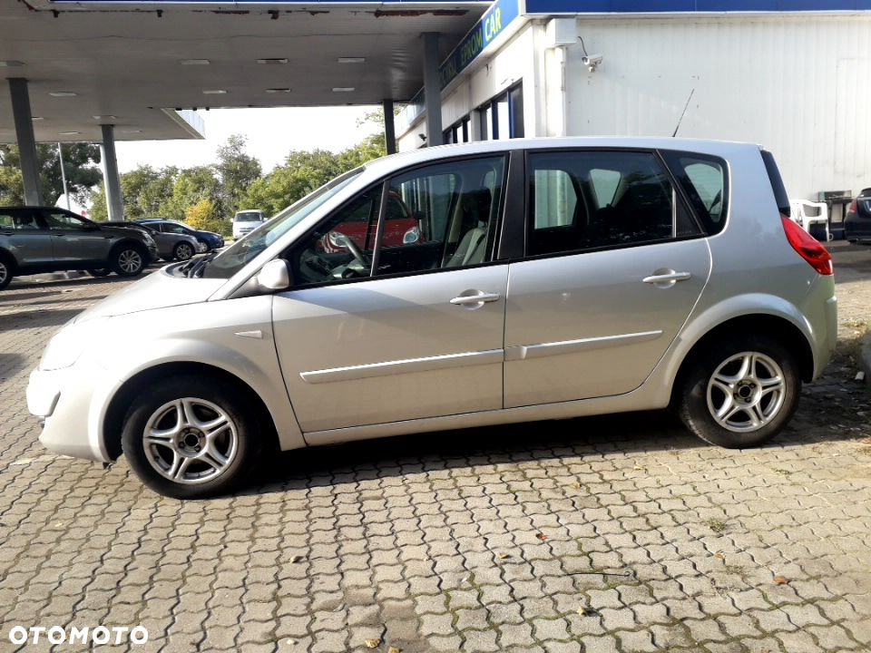 Renault Scenic 1.6 16V Confort Expression - 9