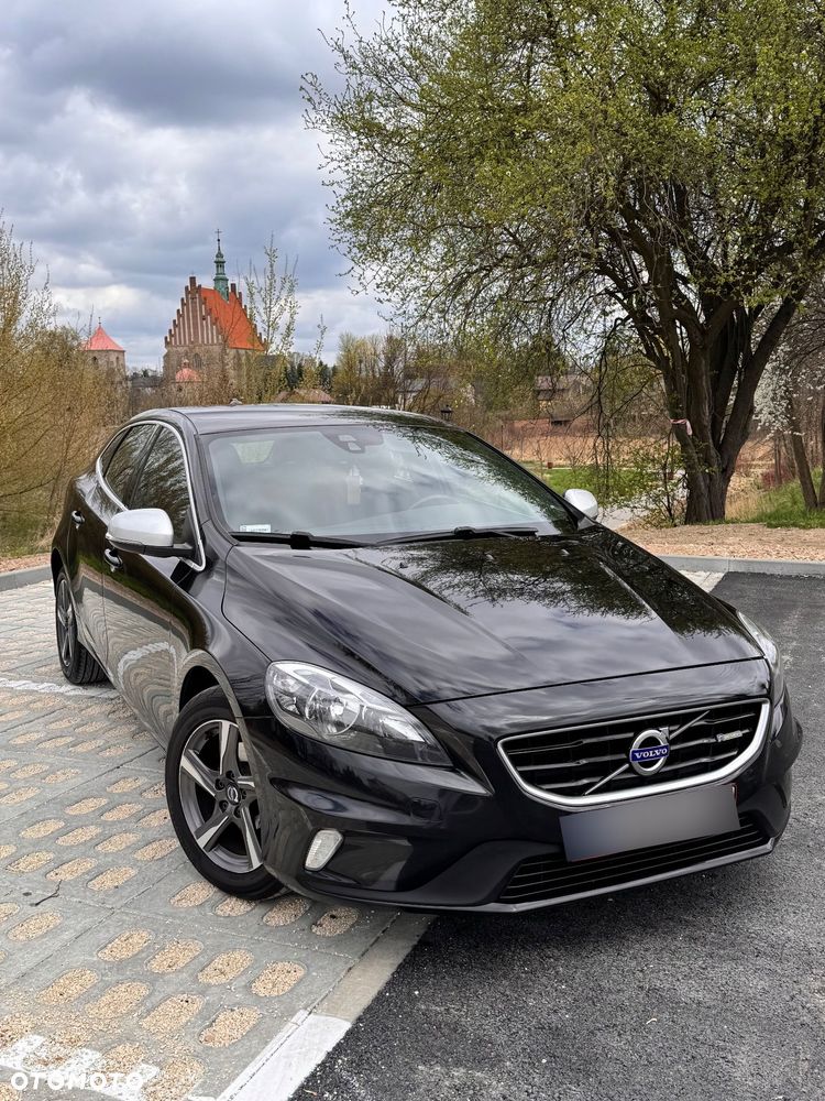 Volvo V40 D2 Drive-E R-Design Momentum - 1