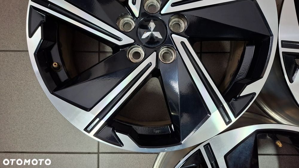 Felgi Aluminiowe 18 Mitsubishi Eclipse Cross 5x114.3 ET 38 - 12