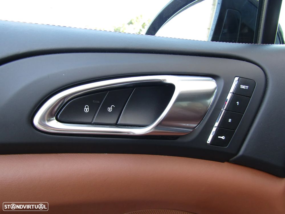 Porsche Cayenne S E-Hybrid - 12