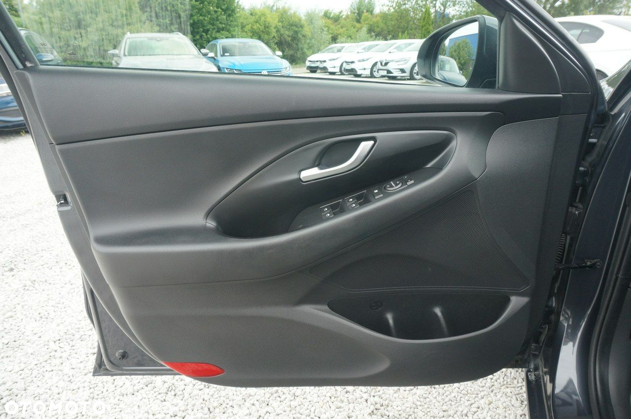 Hyundai i30 1.6 D Classic + DCT - 18