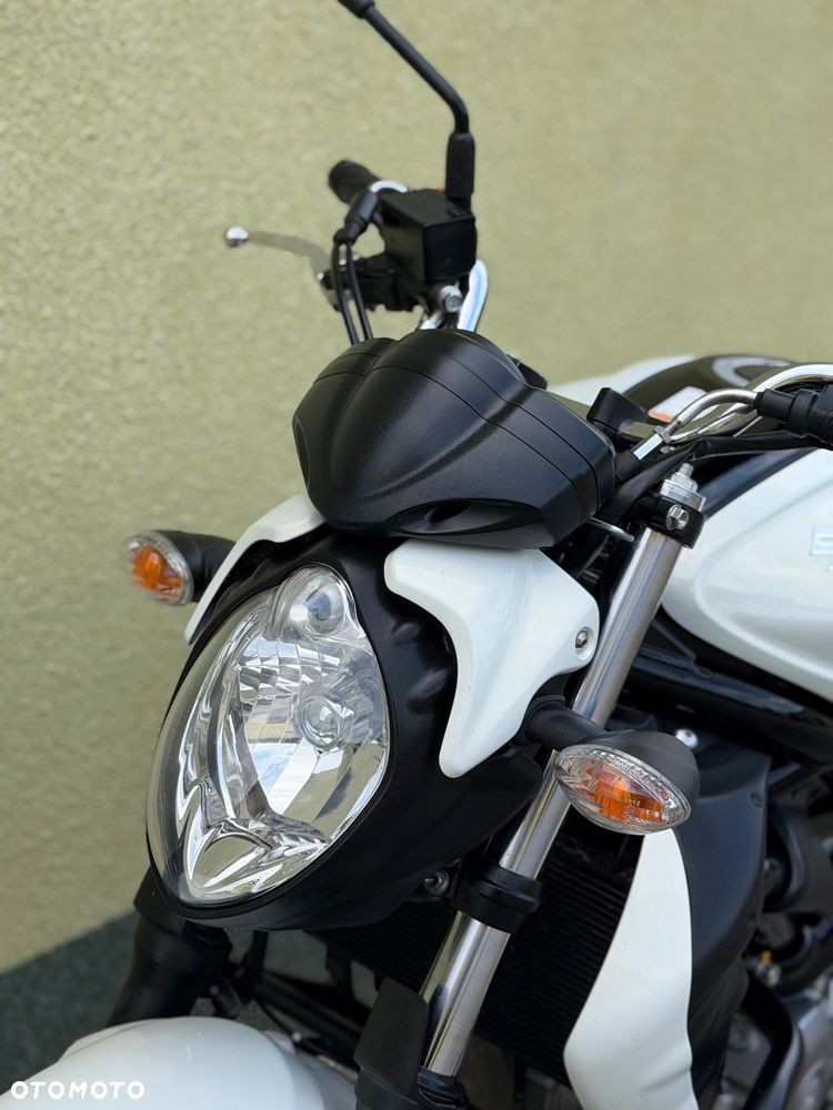 Suzuki Gladius - 28