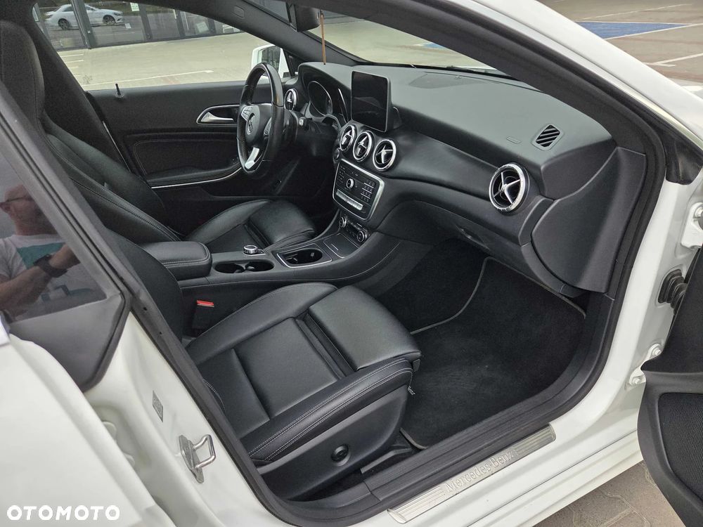Mercedes-Benz CLA 250 4Matic 7G-DCT - 9