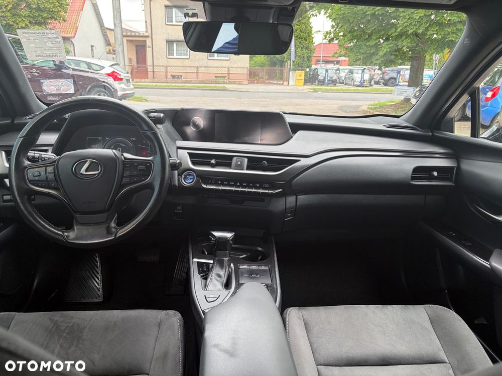 Lexus UX - 30