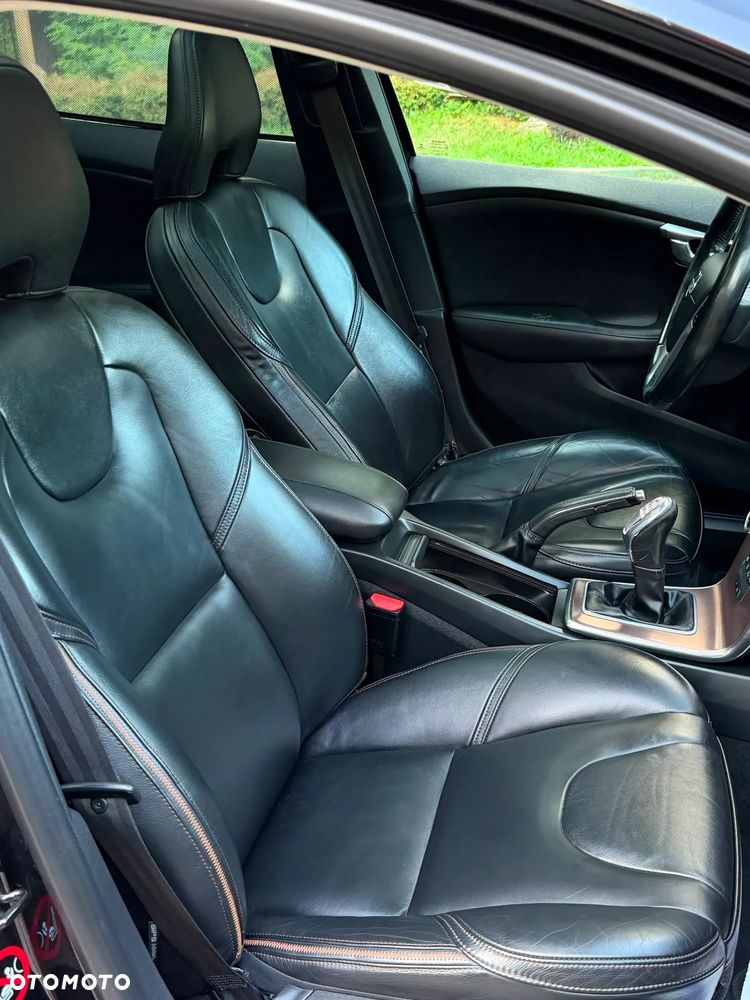 Volvo V40 Cross Country - 33