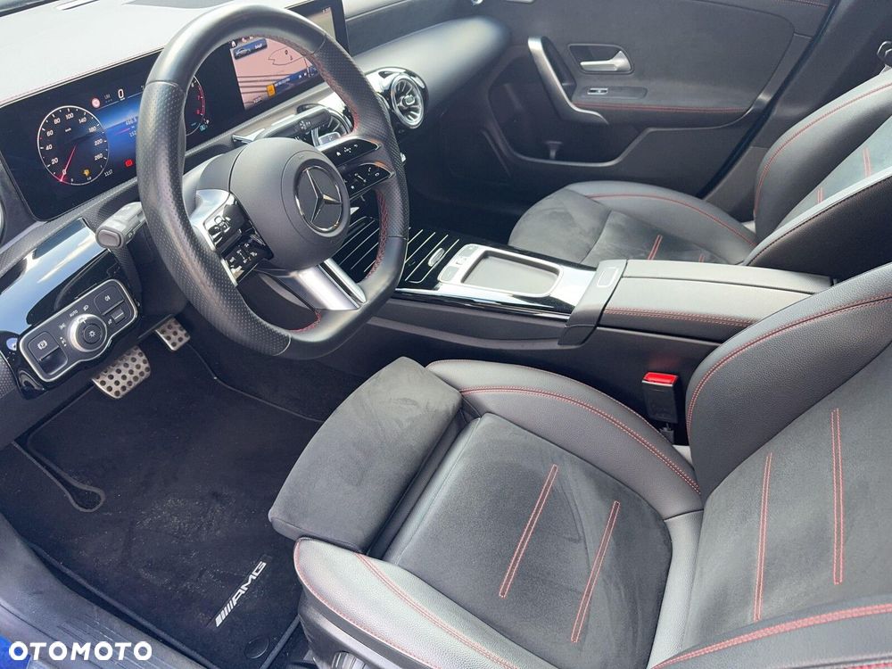Mercedes-Benz CLA 180 AMG Line 7G-DCT - 11