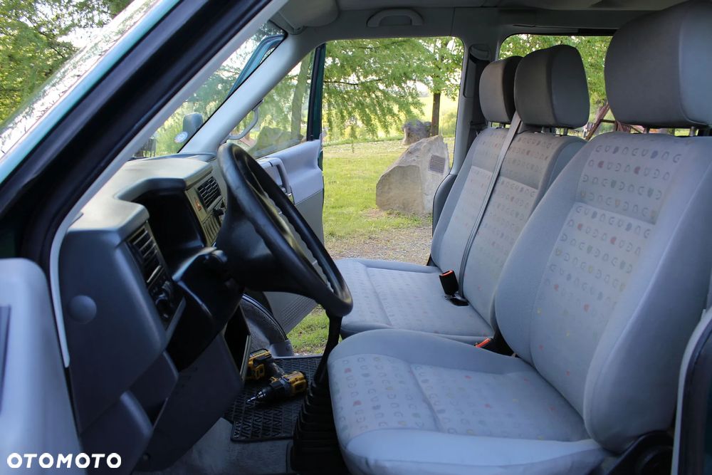 Volkswagen Caravelle GL - 19