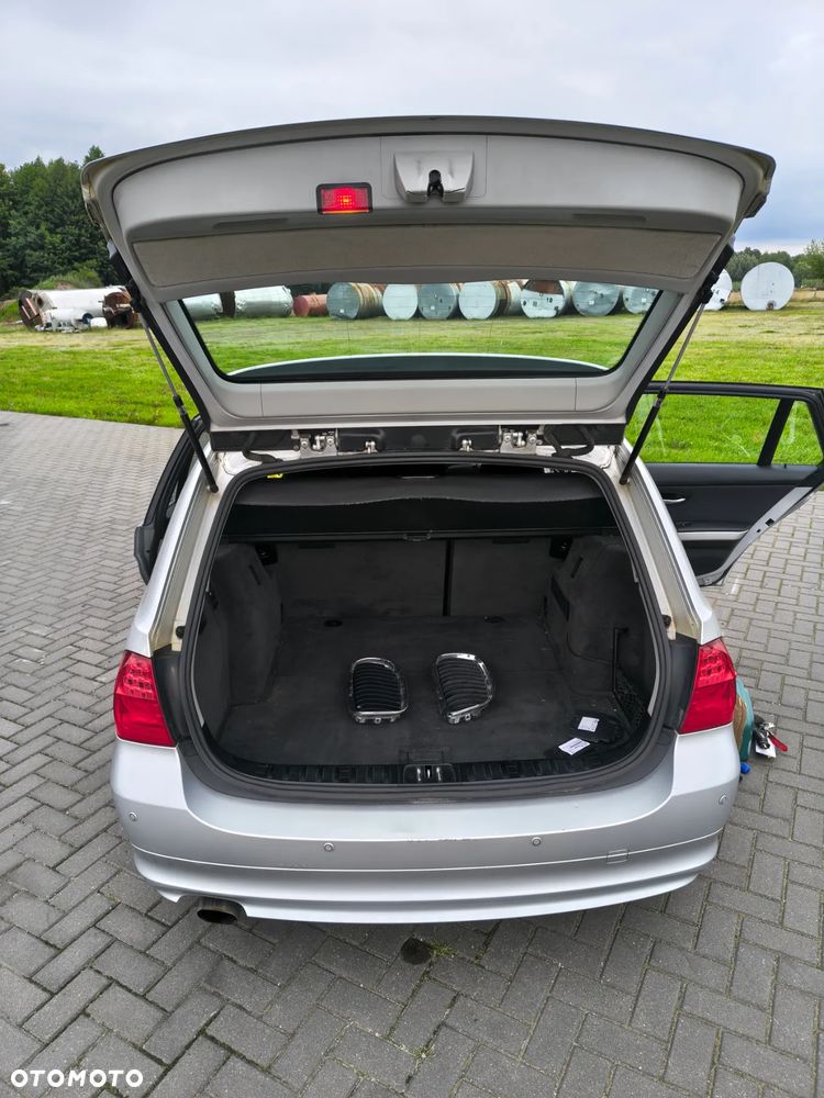 BMW Seria 3 318d - 16