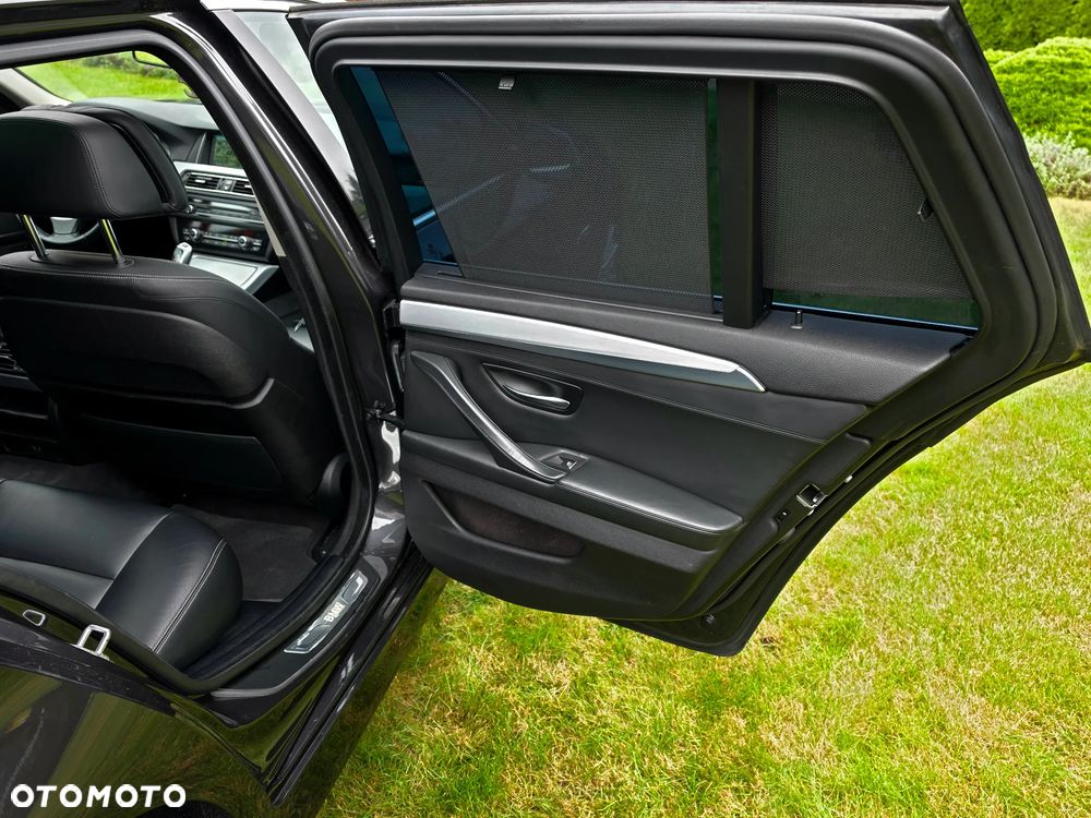 BMW Seria 5 525d Sport-Aut Luxury Line - 34