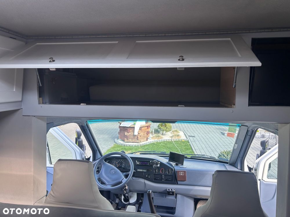 Mercedes-Benz Sprinter - 20