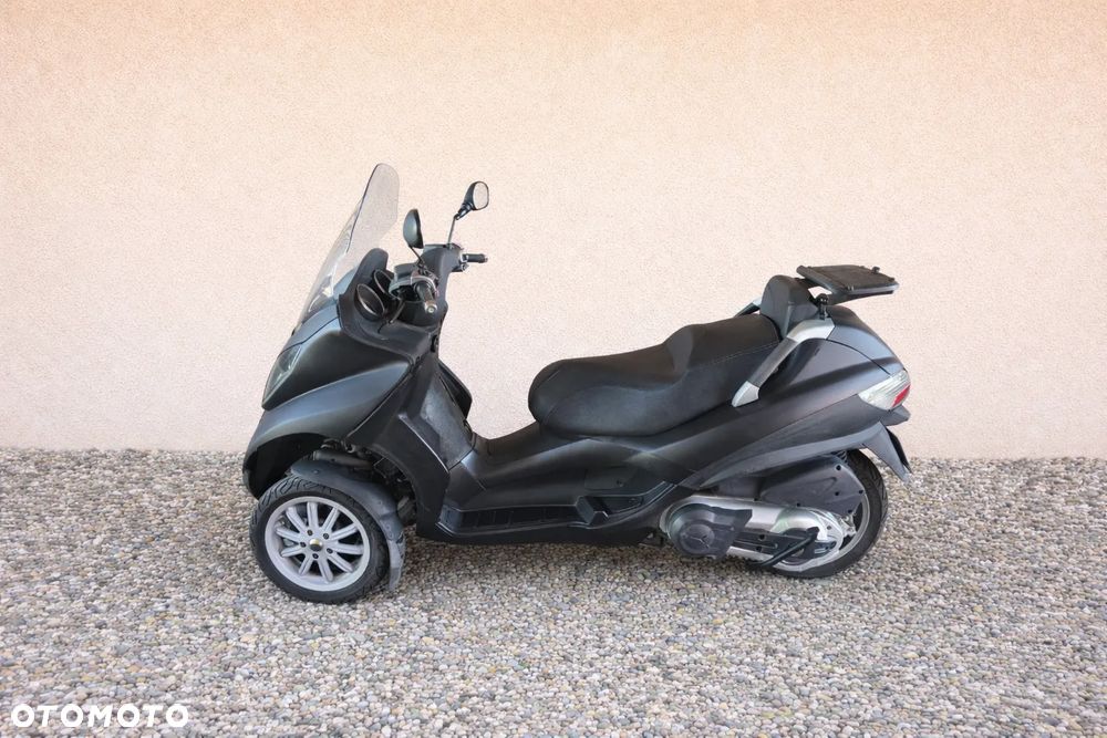 Piaggio MP-3 - 11
