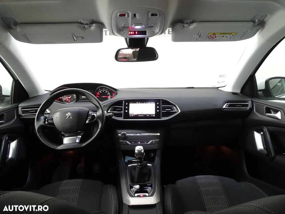 Peugeot 308 1.2 L PureTech Turbo S&S Allure - 2