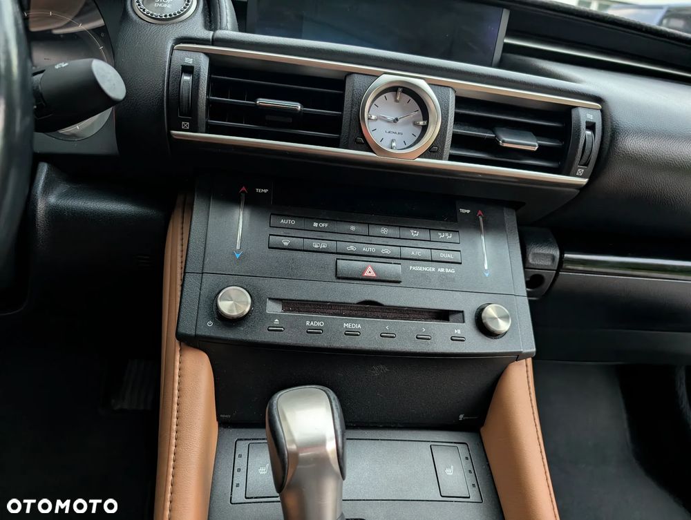 Lexus RC 200t / 300 Elegance - 24