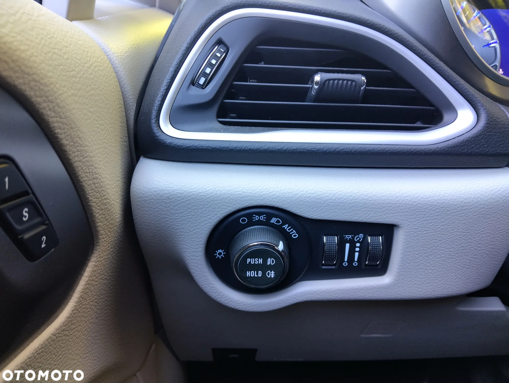 Chrysler Pacifica - 31