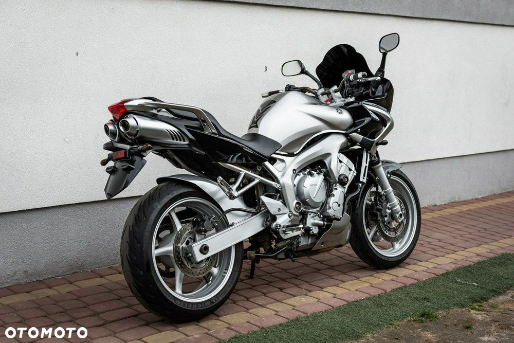 Yamaha FZ - 4