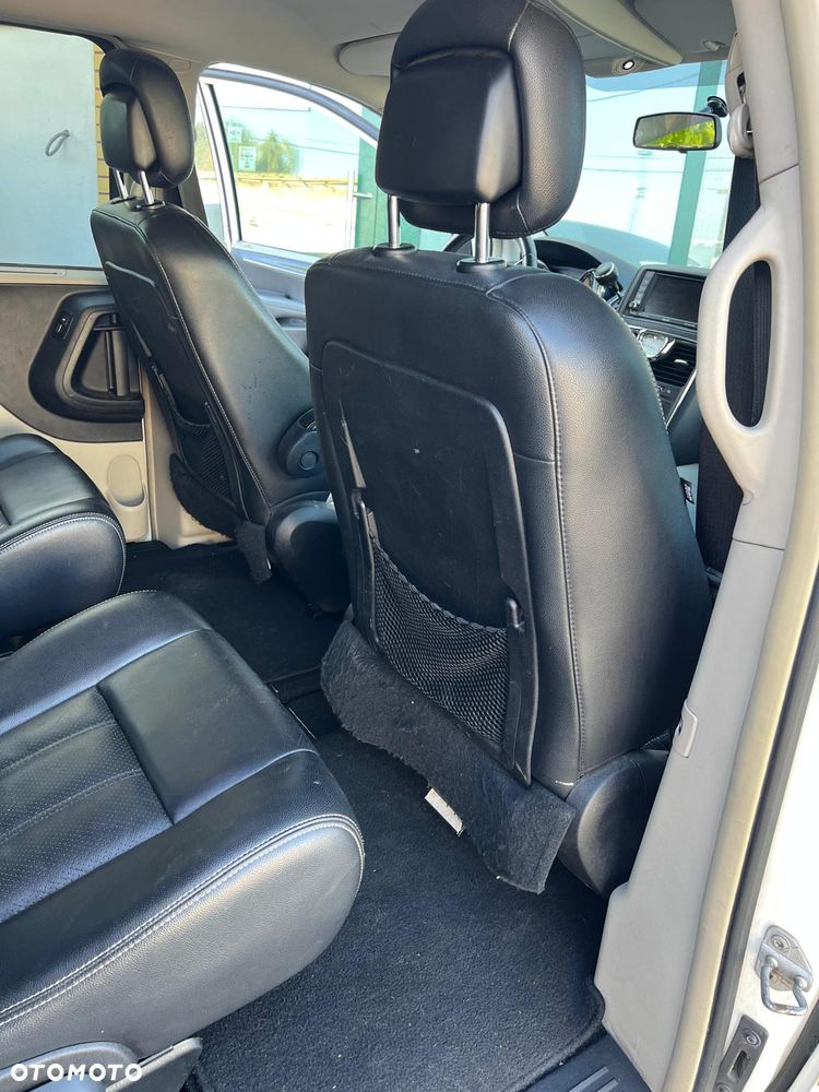 Chrysler Town & Country - 7