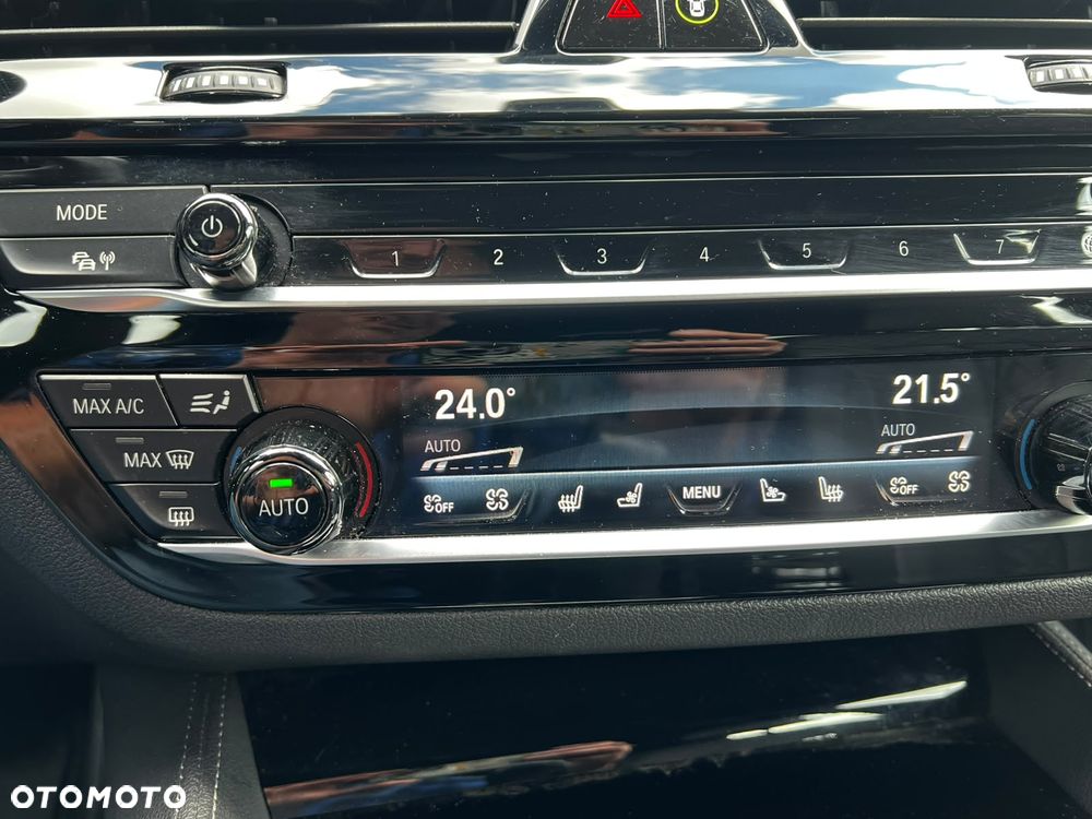 BMW Seria 5 M550i xDrive - 17