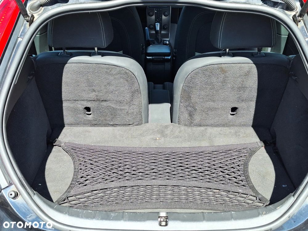 Volvo C30 2.0D Momentum - 24