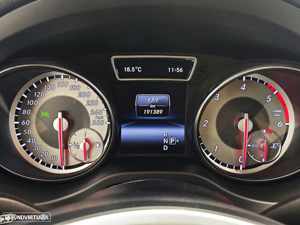 Mercedes-Benz GLA 200 d 4Matic 7G-DCT Urban - 36