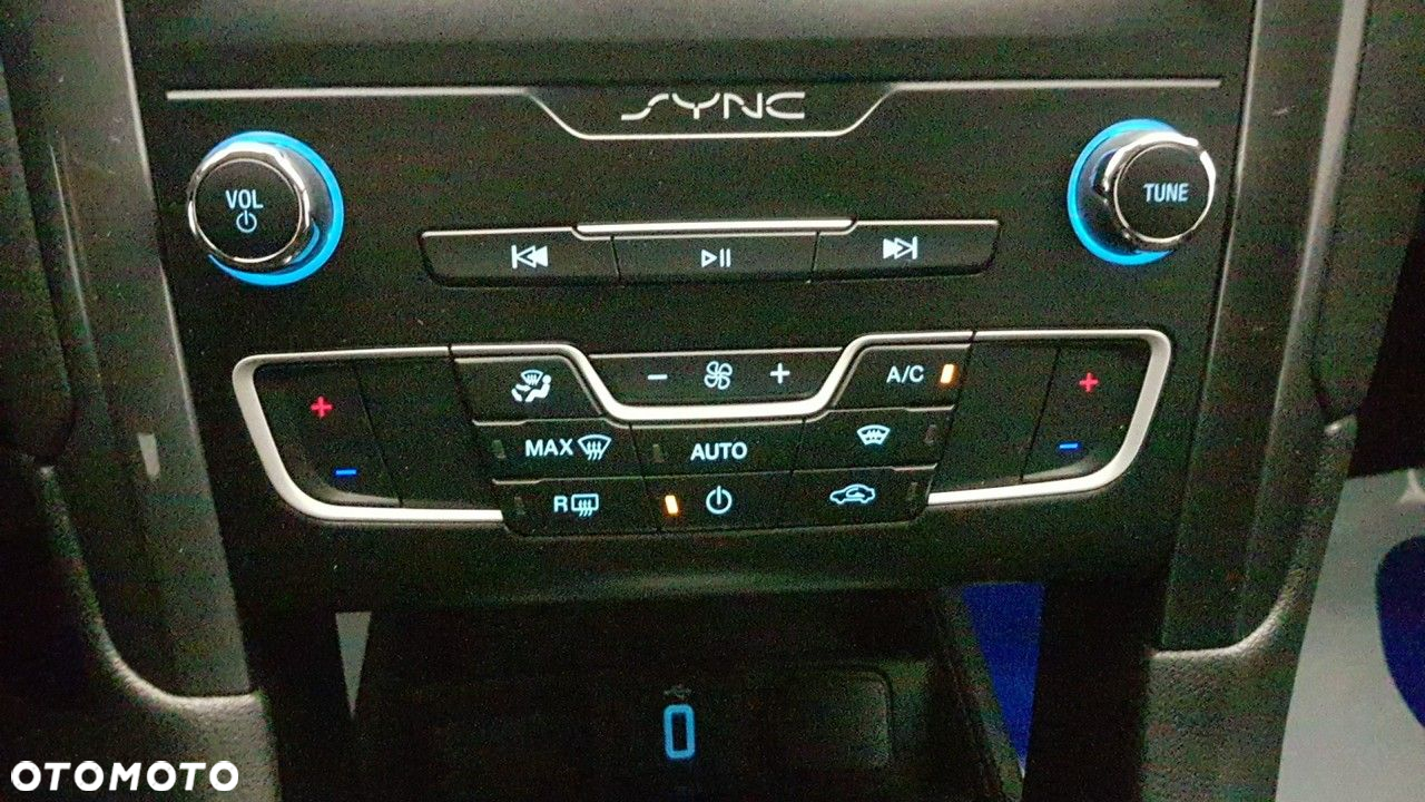 Ford Mondeo - 29