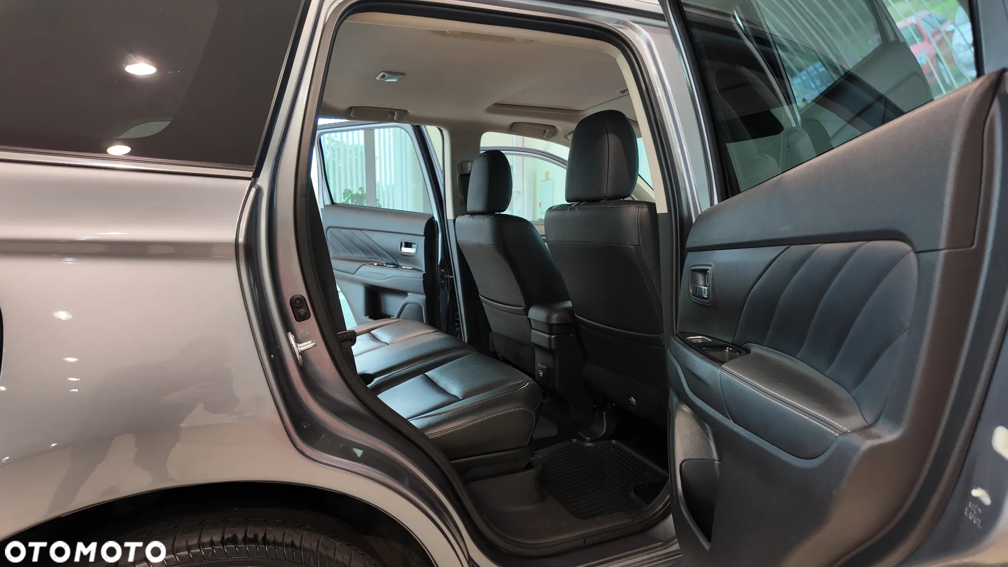 Mitsubishi Outlander 2.0 4WD Plug-In Hybrid - 33