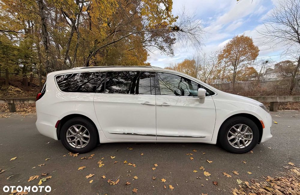 Chrysler Pacifica - 8