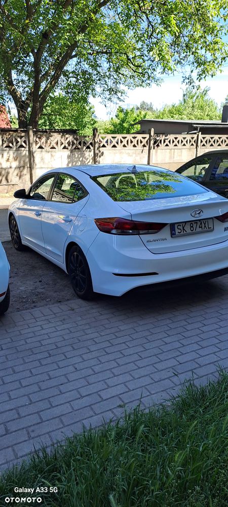 Hyundai Elantra - 1
