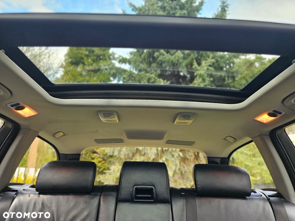 BMW Seria 5 525i Touring - 36