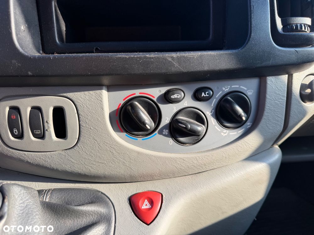 Renault Trafic - 9
