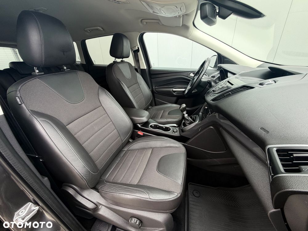 Ford Kuga 1.5 EcoBoost 2x4 Titanium - 33