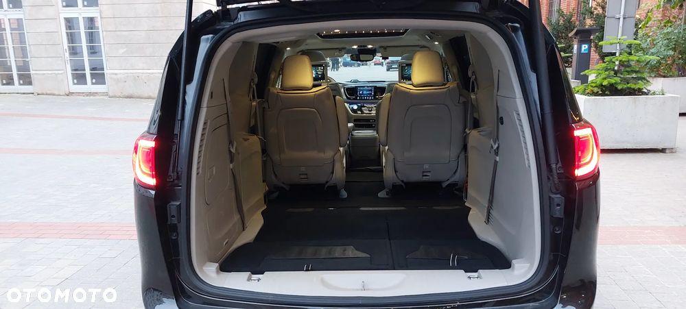 Chrysler Pacifica - 10