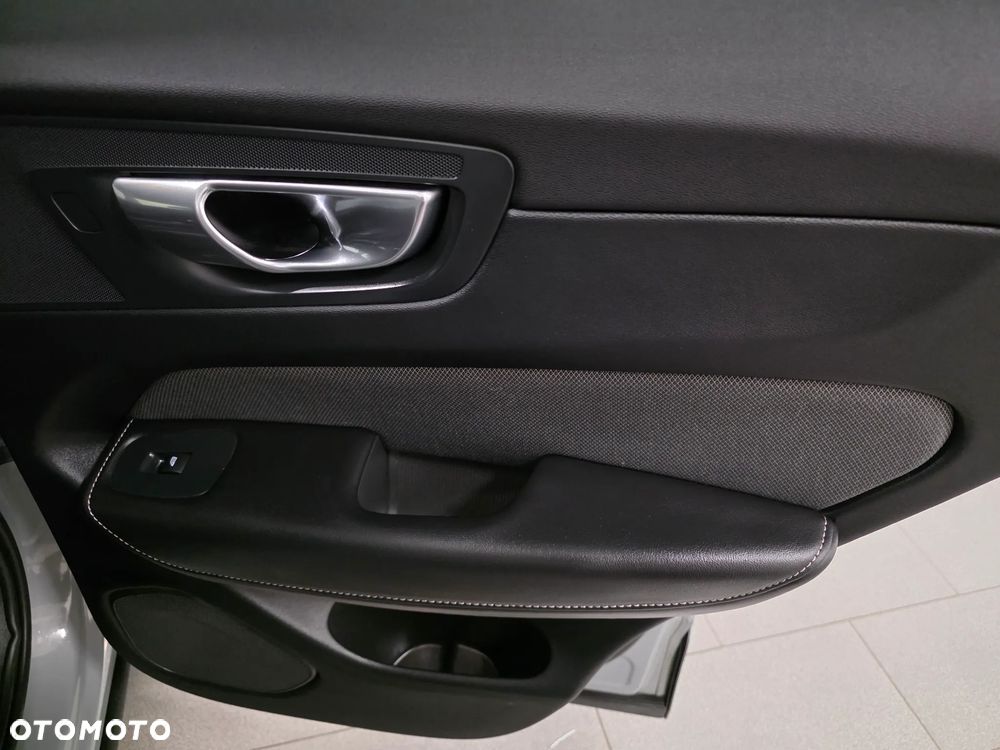 Volvo XC 60 B4 D Geartronic RDesign - 25
