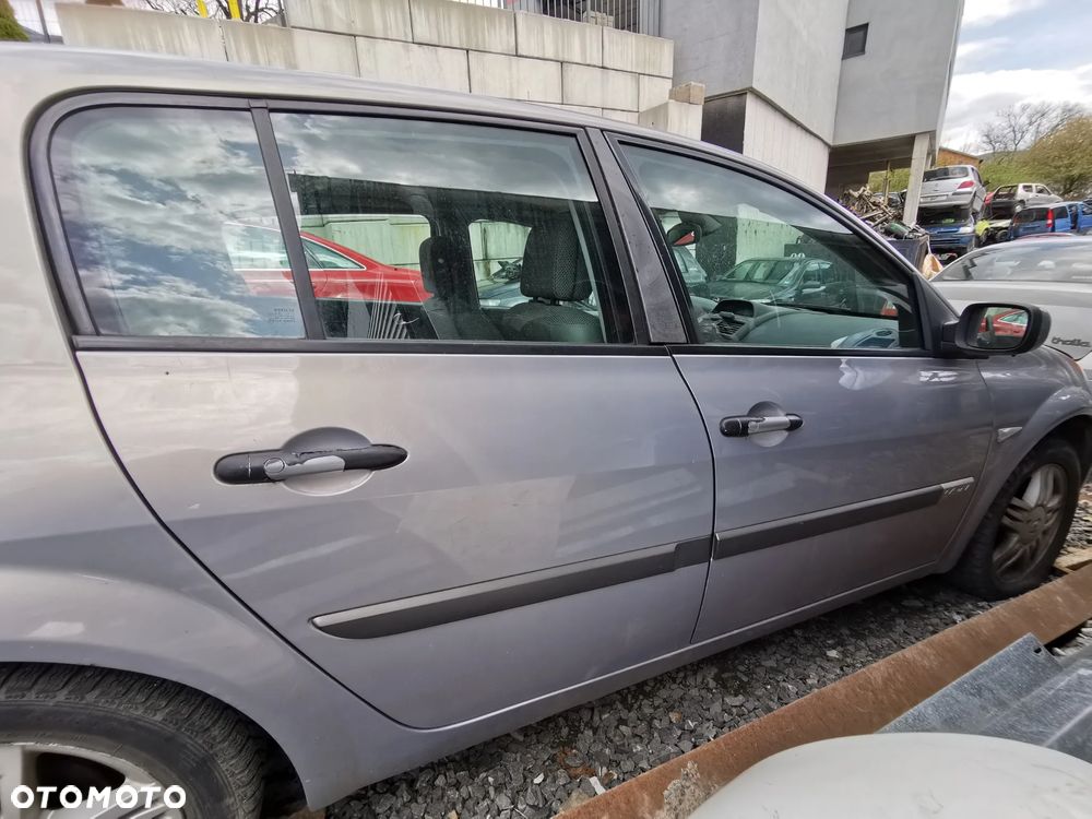 Drzwi przód prawy Renault Megane II 2003r MV632 - 5