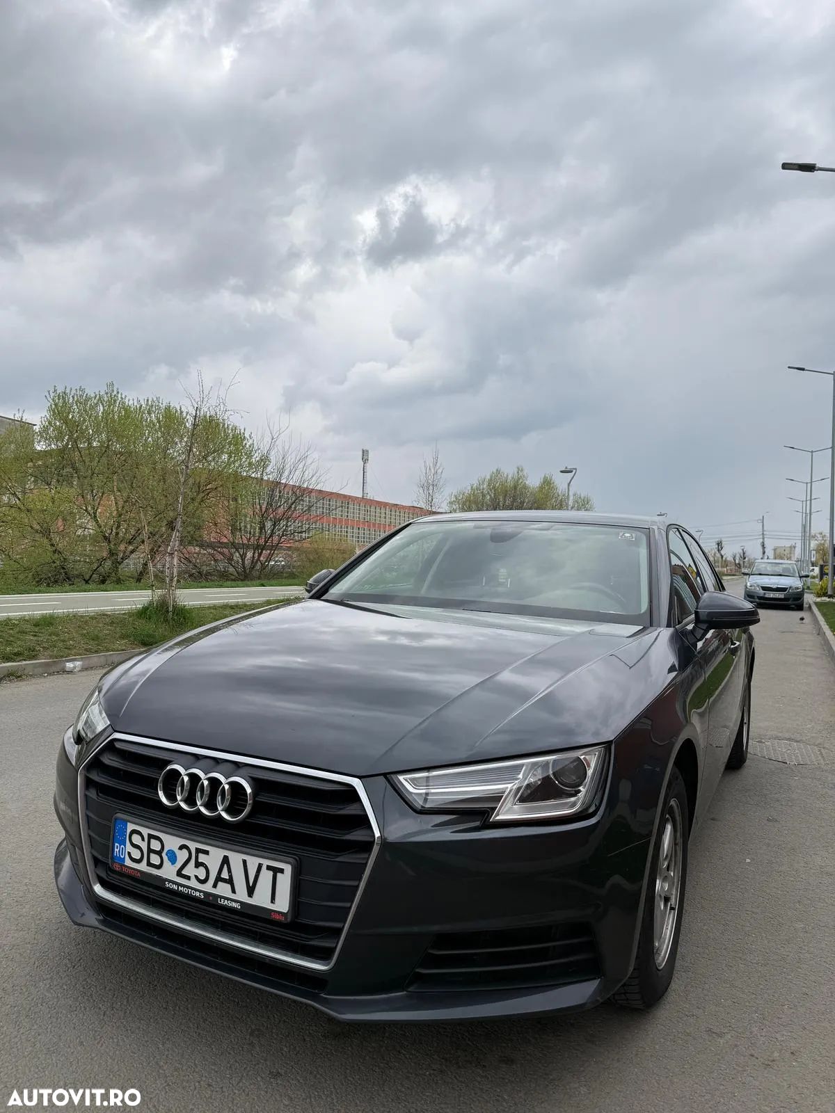 Audi A4 2.0 TDI S tronic - 1
