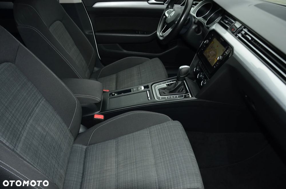 Volkswagen Passat - 22