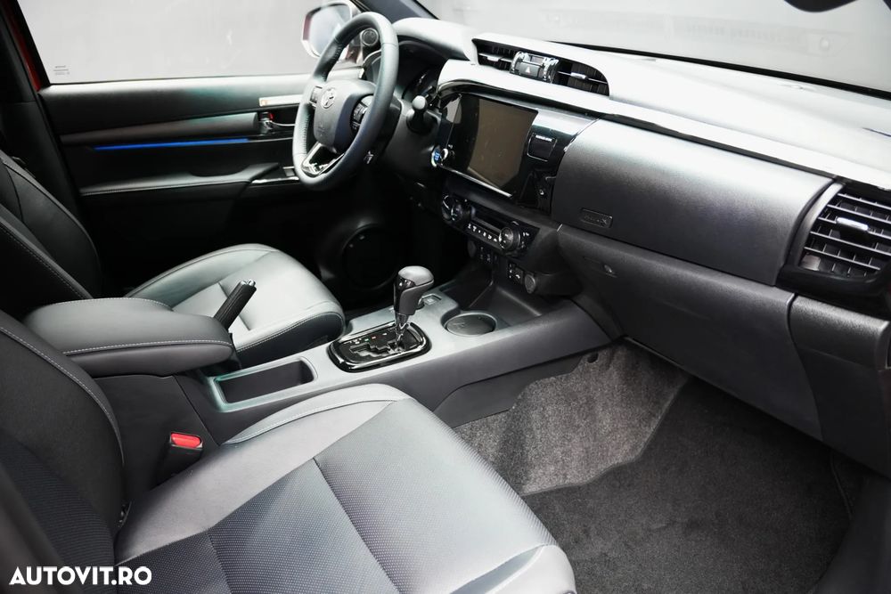 Toyota Hilux 2.8D 204CP 4x4 Double Cab AT Invincible - 10