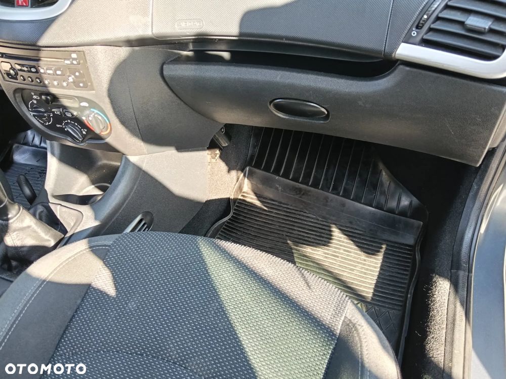 Peugeot 206 - 13