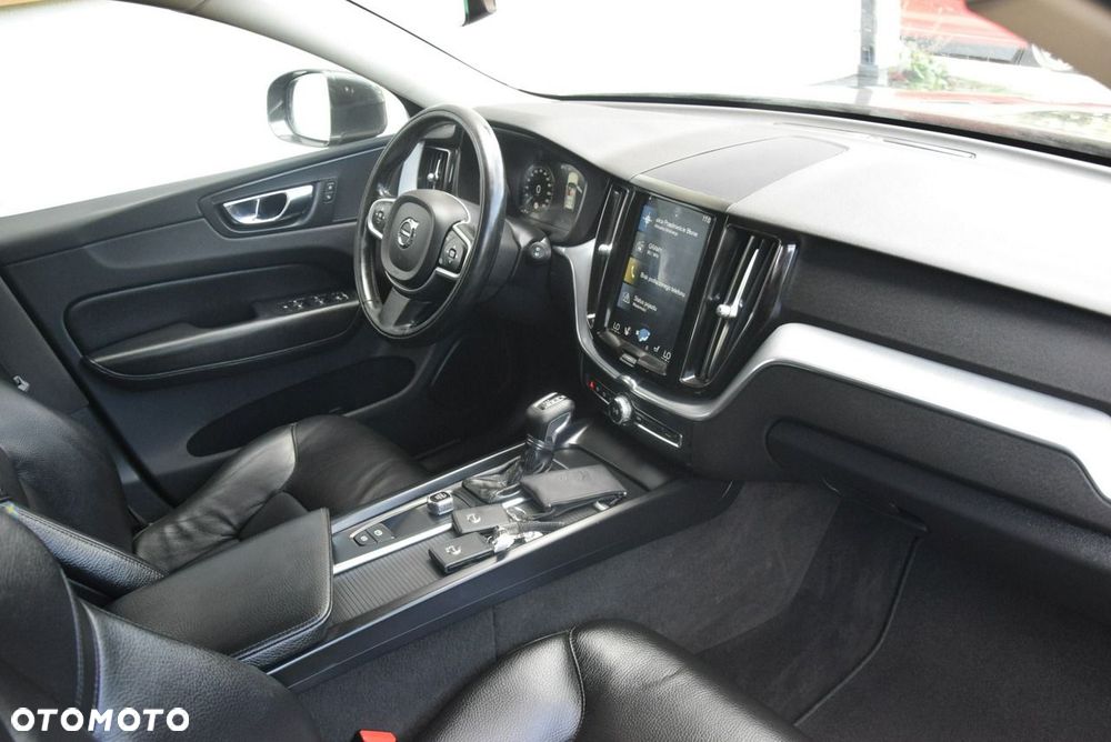 Volvo XC 60 D5 AWD Momentum - 40