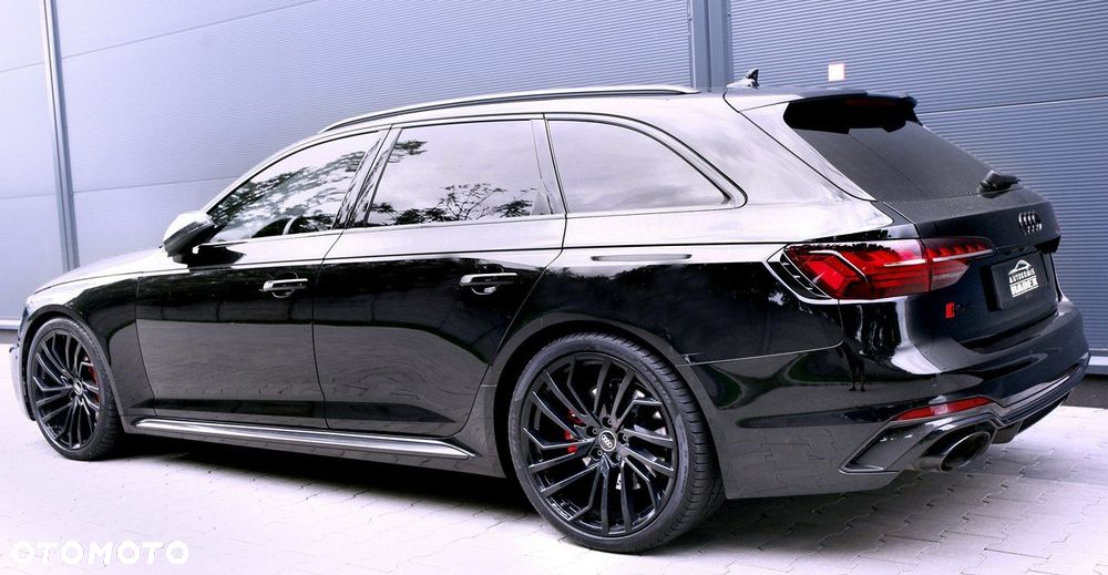 Audi RS4 Limousine - 10