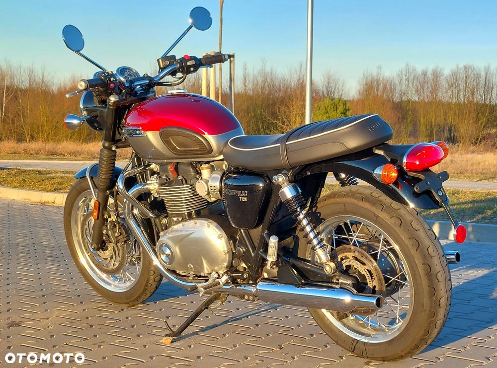 Triumph Bonneville - 3