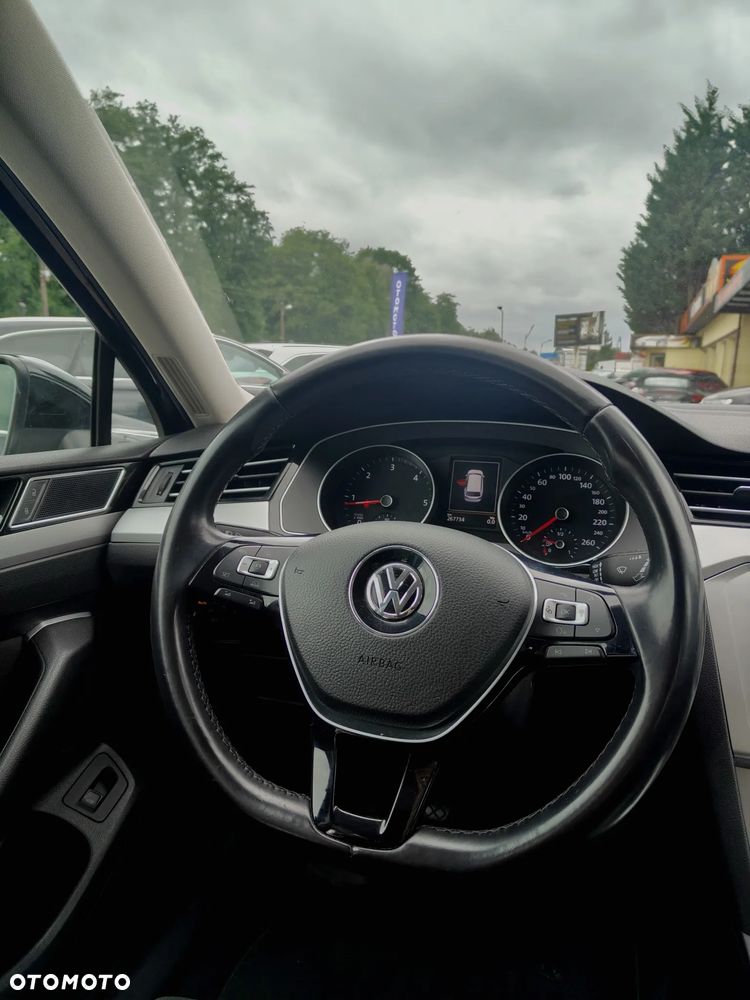 Volkswagen Passat - 10