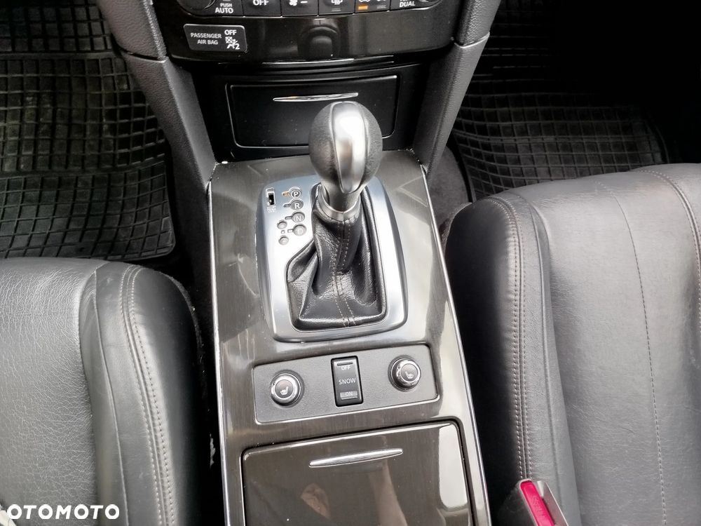 Infiniti QX70 3.7 S - 25