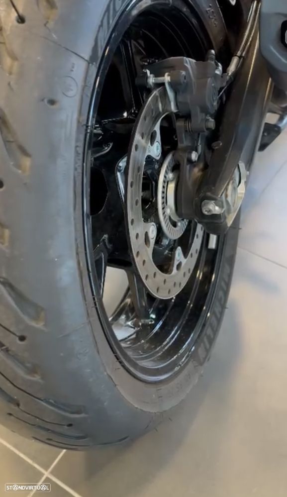 BMW F 900 XR Triple black - 9