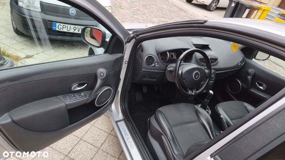 Renault Clio - 12