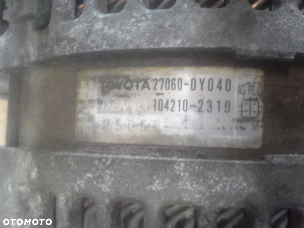 Toyota Yaris II 1.3 VVT-i alternator Denso 27060-0Y040  104210-2310 - 4